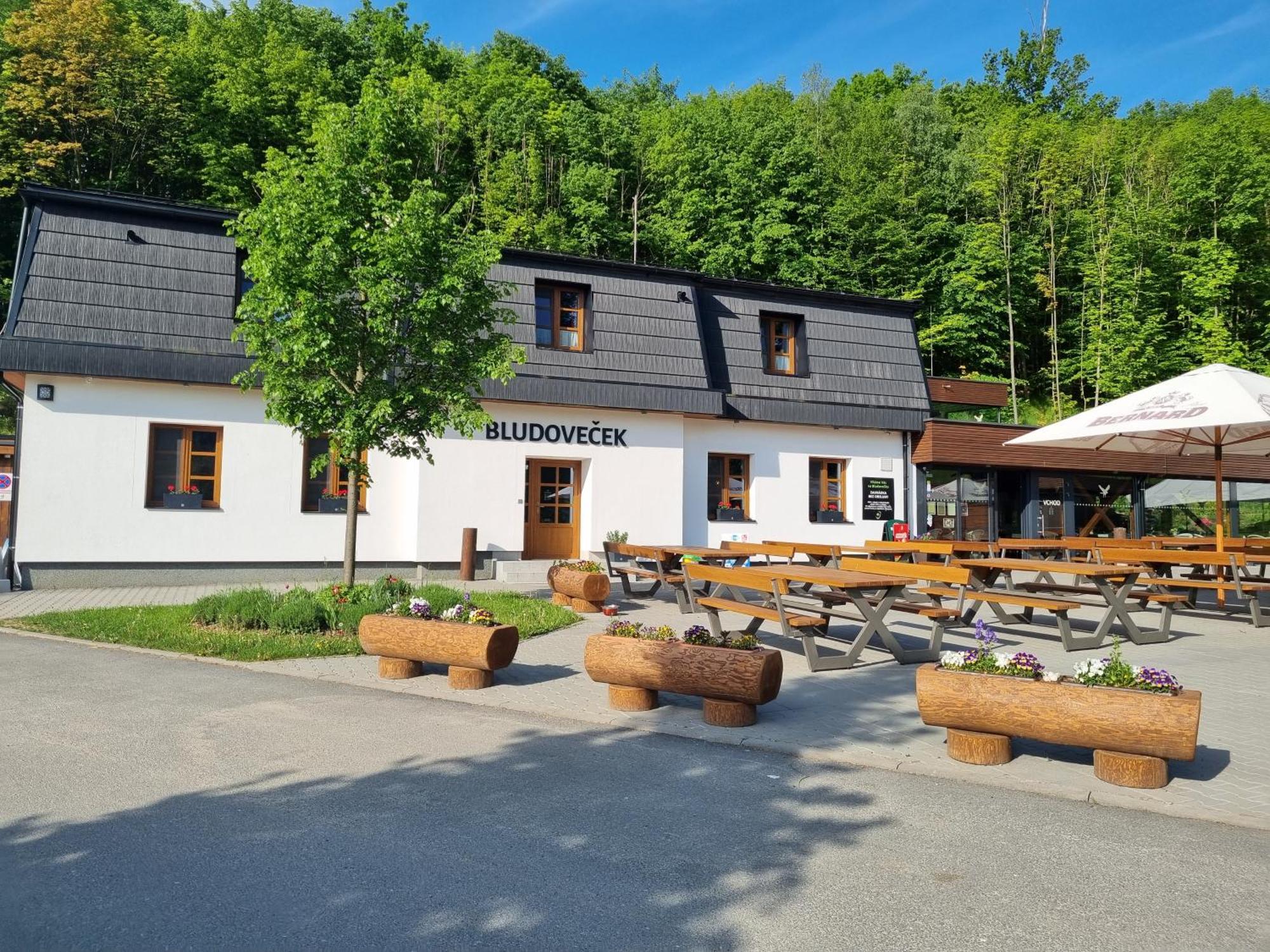 Restaurace A Penzion Bludovecek Kültér fotó