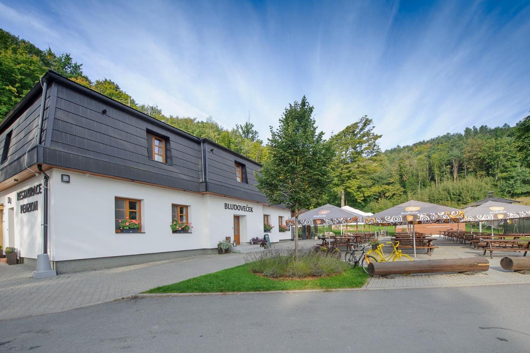 Restaurace A Penzion Bludovecek Kültér fotó